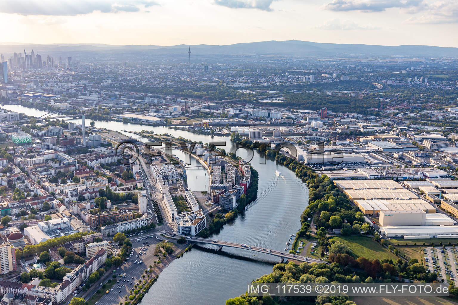 Luftbild von Hafeninsel in Offenbach am Main im Bundesland Hessen, Deutschland