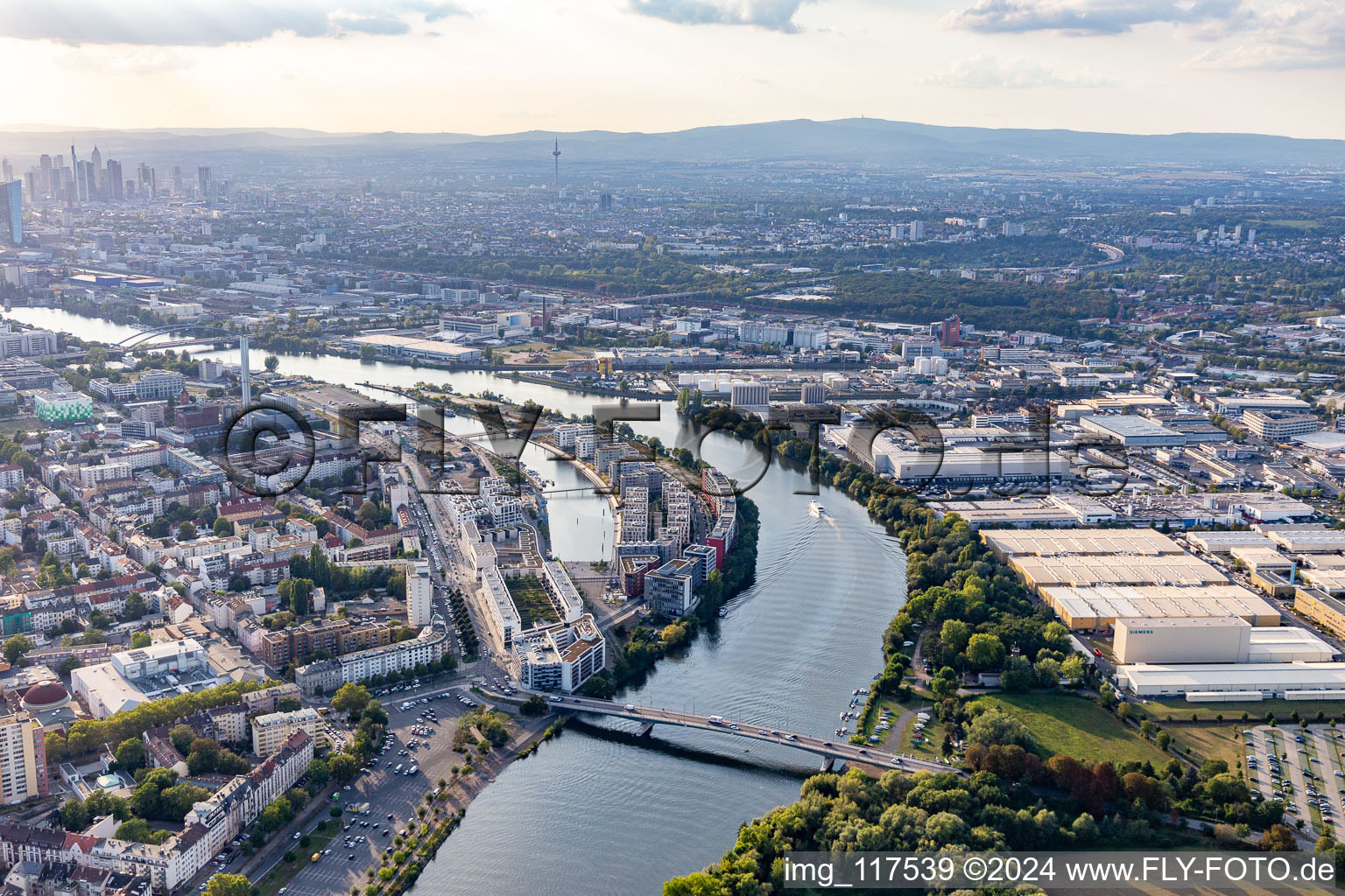 Luftbild von Hafeninsel in Offenbach am Main im Bundesland Hessen, Deutschland