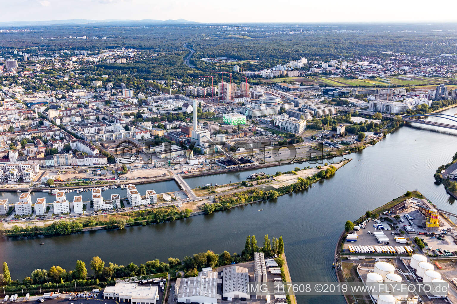 Drohnenbild von Hafeninsel in Offenbach am Main im Bundesland Hessen, Deutschland