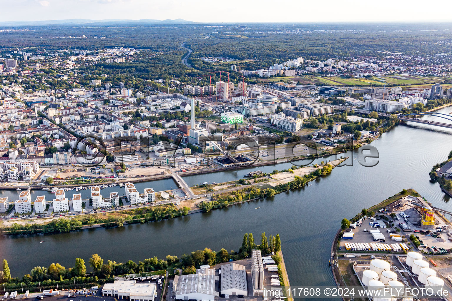 Drohnenbild von Hafeninsel in Offenbach am Main im Bundesland Hessen, Deutschland