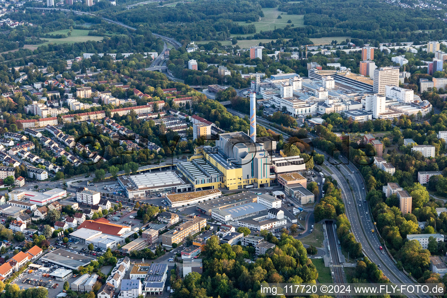 Kraftwerksanlagen des Müllheizkraftwerk Frankfurt im Ortsteil Heddernheim in Frankfurt am Main im Bundesland Hessen, Deutschland
