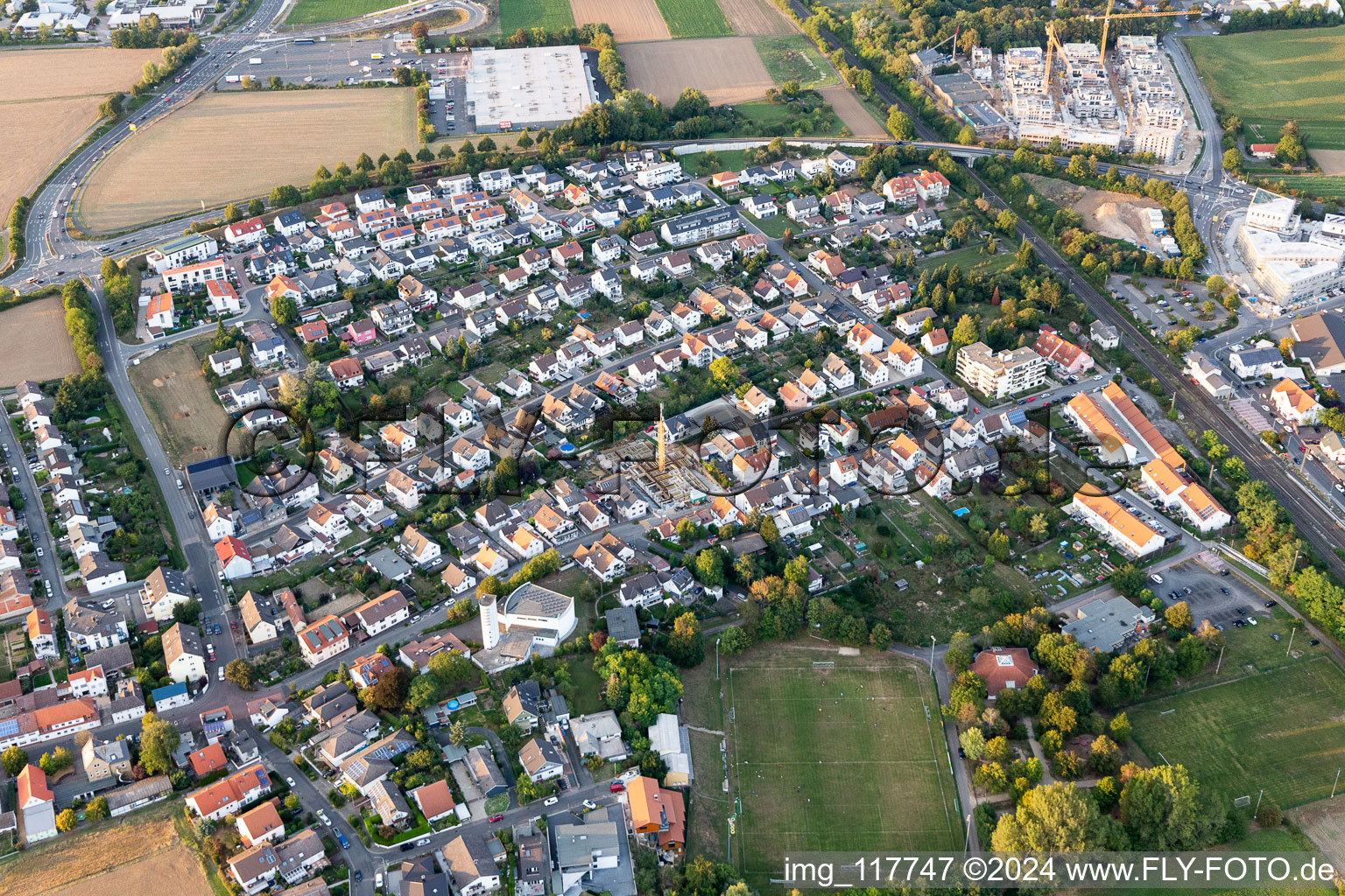 Luftbild von Ortsansicht der Straßen und Häuser der Wohngebiete in Kloppenheim in Karben im Bundesland Hessen, Deutschland