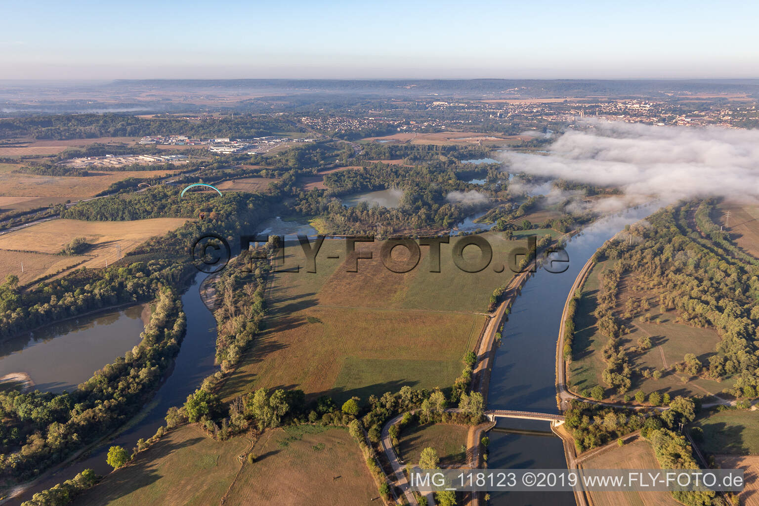Luftbild von Mosel und Moselle Canalisée in Gondreville im Bundesland Meurthe-et-Moselle, Frankreich