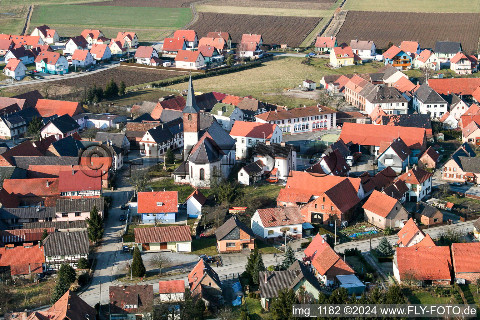 Niederlauterbach im Bundesland Bas-Rhin, Frankreich von einer Drohne aus