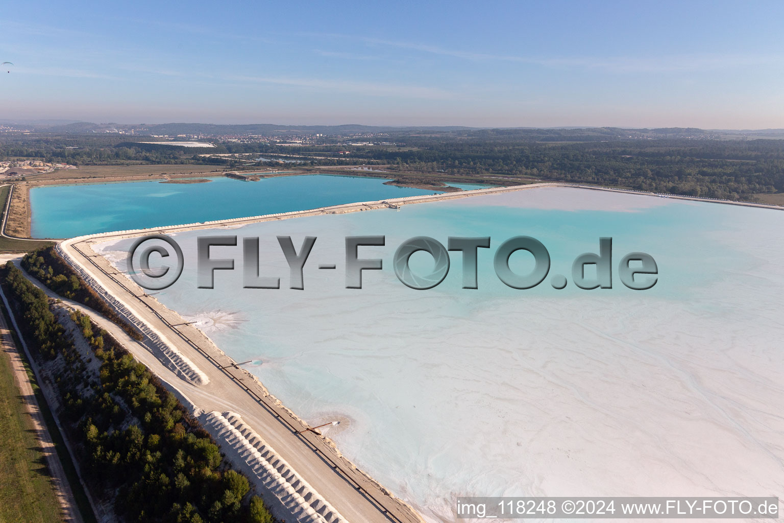 Drohnenaufname von Salinen in Rosières-aux-Salines im Bundesland Meurthe-et-Moselle, Frankreich