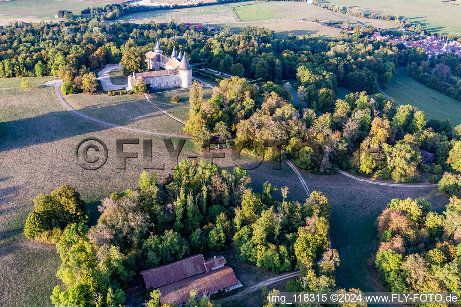 Schrägluftbild von Chateau de Bourlémont in Frebécourt im Bundesland Vosges, Frankreich