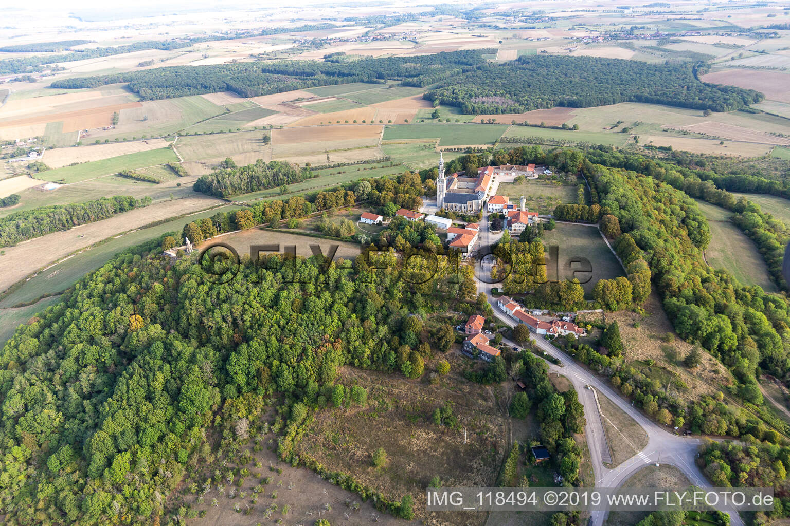 Basilique de Sion in Saxon-Sion im Bundesland Meurthe-et-Moselle, Frankreich aus der Drohnenperspektive