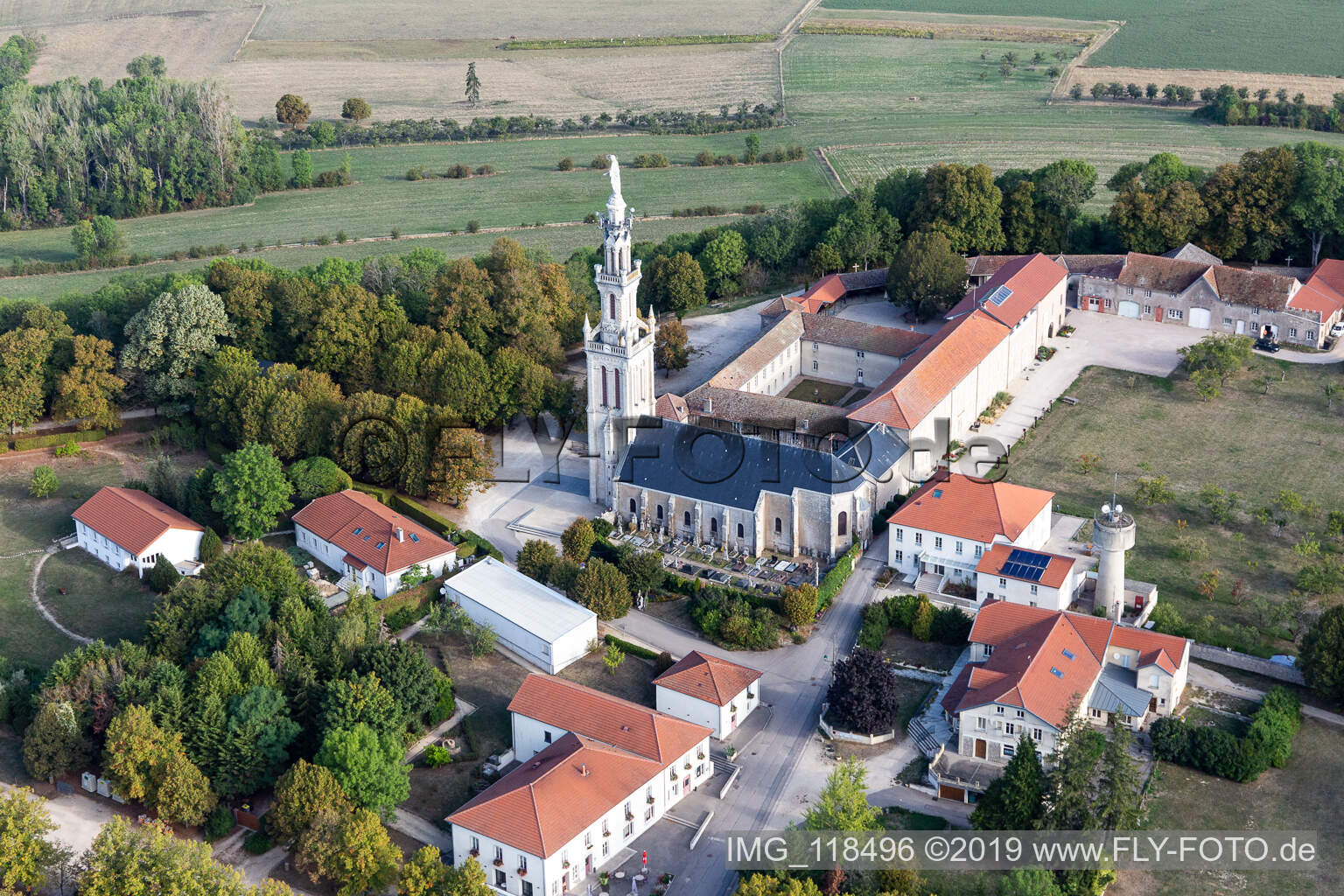 Basilique de Sion in Saxon-Sion im Bundesland Meurthe-et-Moselle, Frankreich von einer Drohne aus