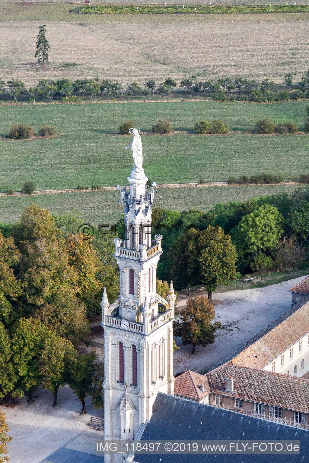 Basilique de Sion in Saxon-Sion im Bundesland Meurthe-et-Moselle, Frankreich von der Drohne aus gesehen