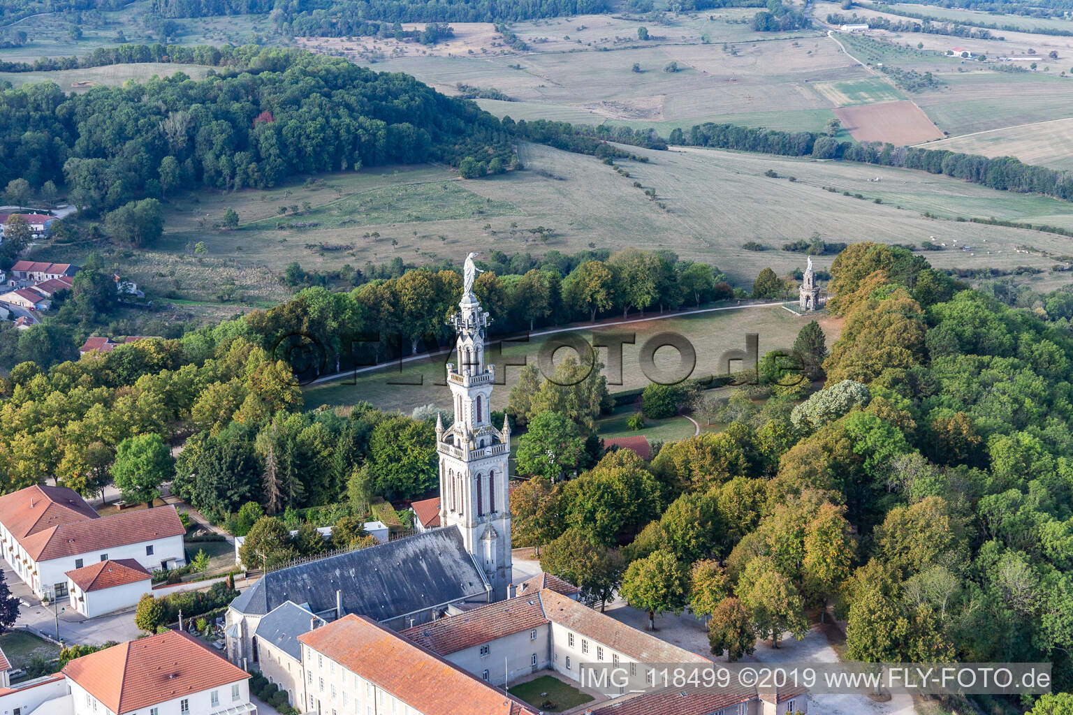 Luftaufnahme von Basilique de Sion in Saxon-Sion im Bundesland Meurthe-et-Moselle, Frankreich