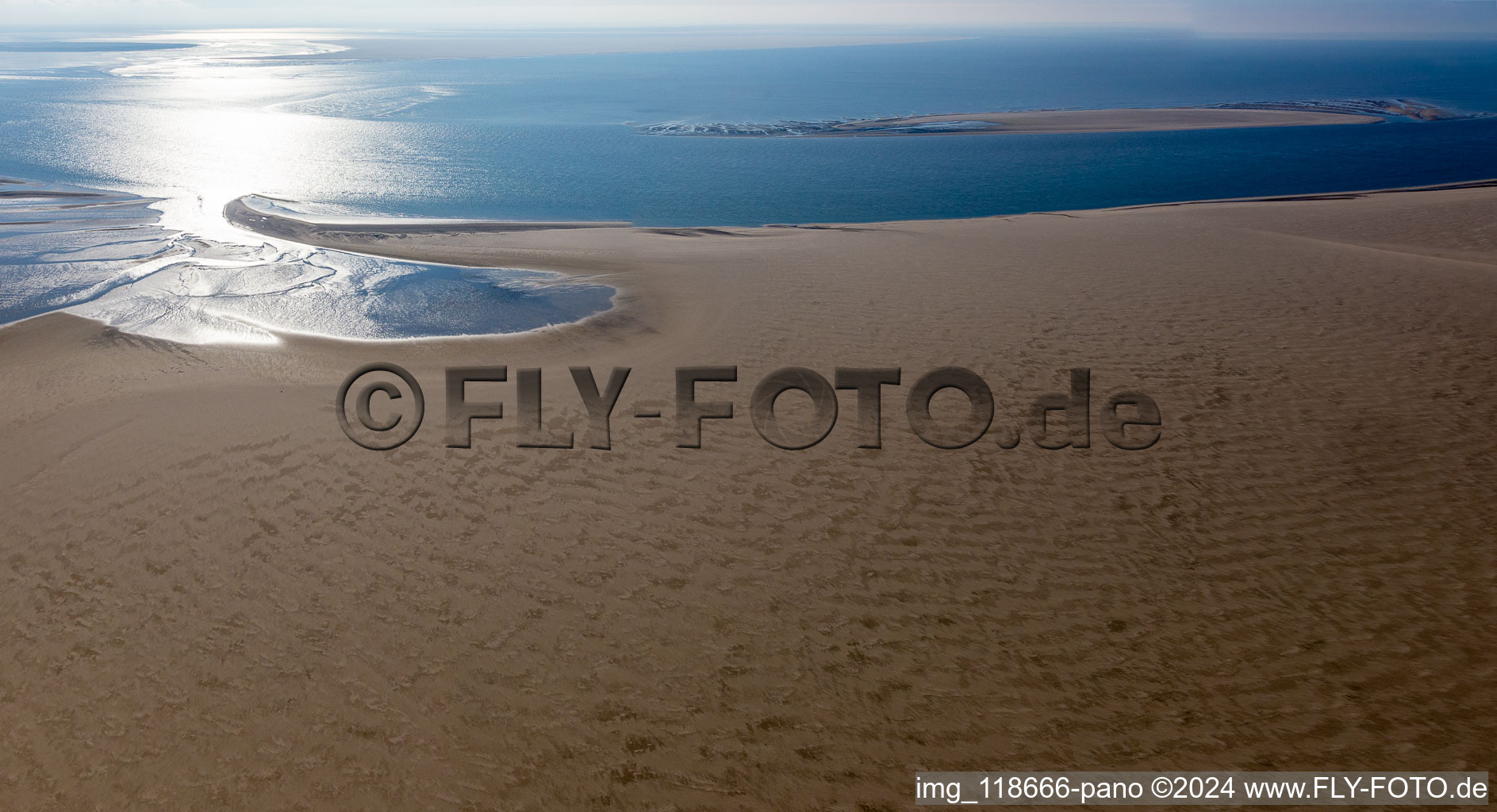 Bei Ebbe trocken gefallene Sandbank der Nordsee in Dänemark in Fanö in Region Syddanmark in Fanø