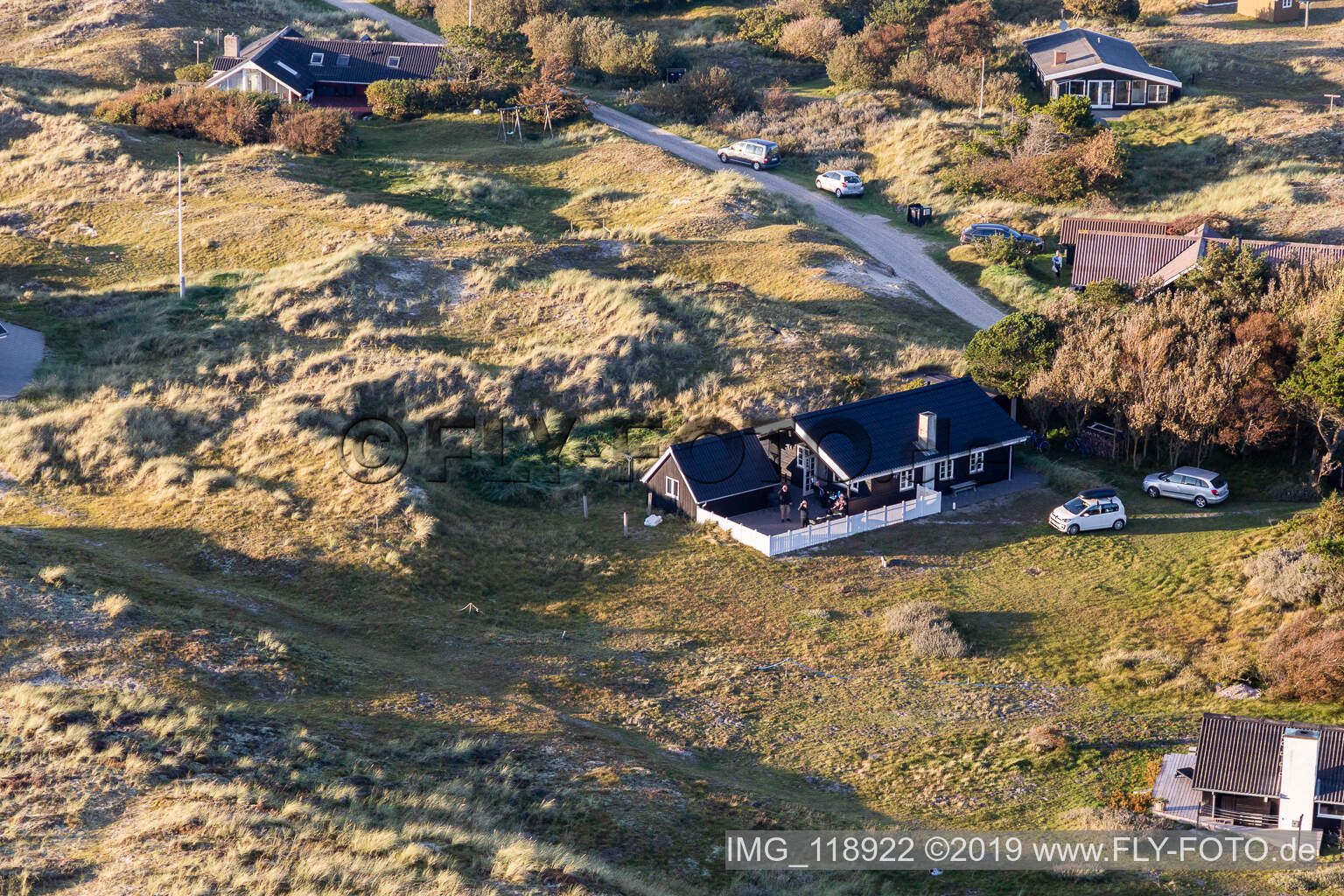 Luftbild von Hyggeligge Ferienhäuser in den Dünen in Sønderho im Bundesland Syddanmark, Dänemark