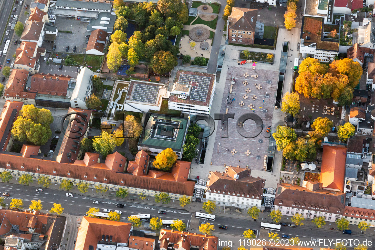 Luftbild von Gebäude der Rathaus Ludwigsburg (Rathausinfo) am Rathausplatz in Ludwigsburg im Bundesland Baden-Württemberg, Deutschland