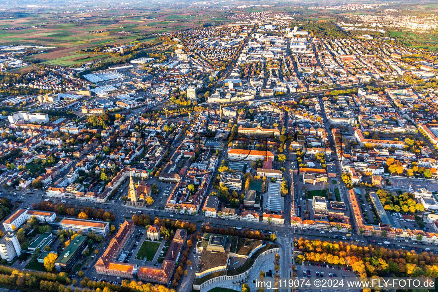 Schrägluftbild von Ortsteil Ludwigsburg-Mitte im Bundesland Baden-Württemberg, Deutschland