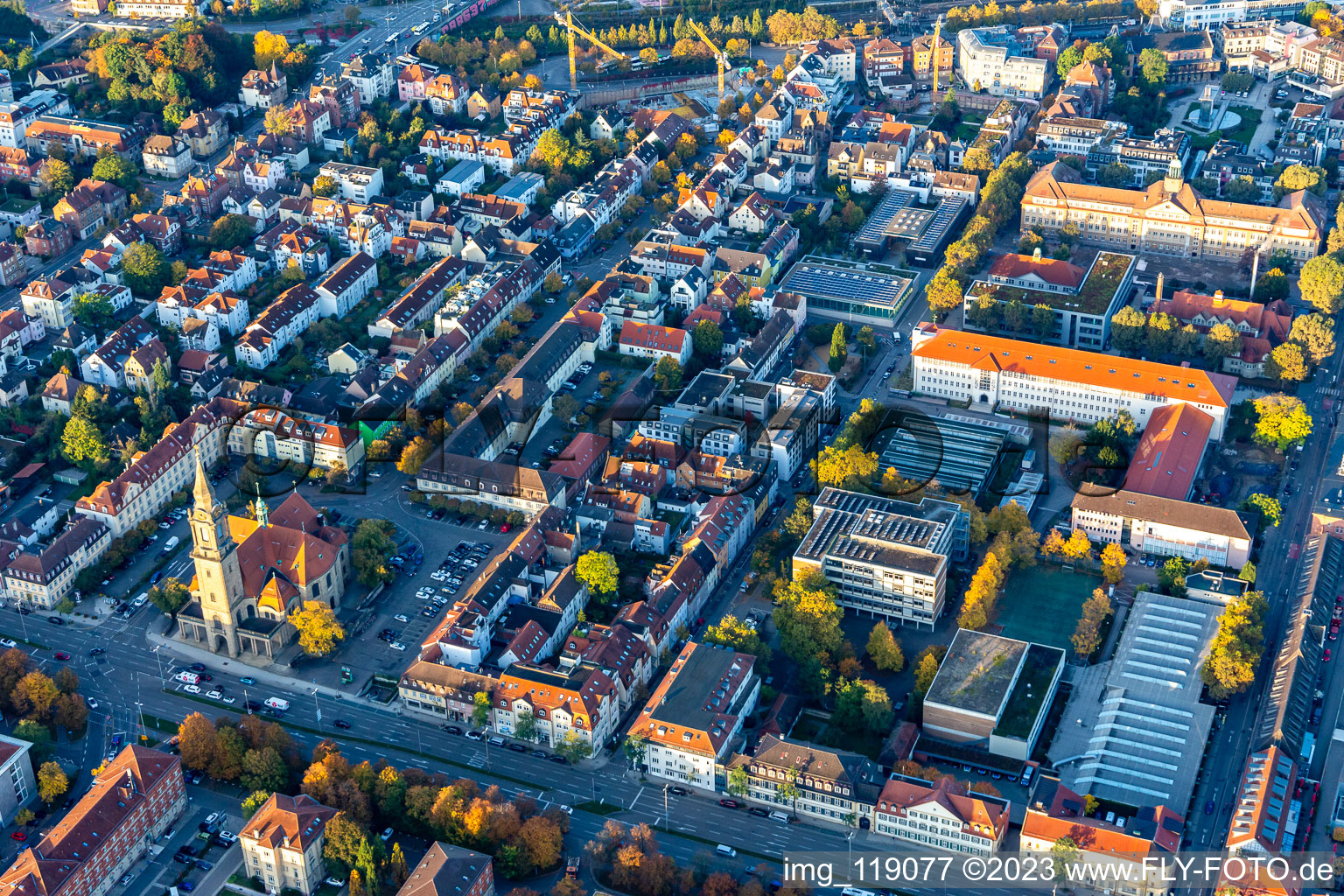 Luftaufnahme von Kirchengebäude Friedenskirche am Karlsplatz in Ludwigsburg im Bundesland Baden-Württemberg, Deutschland