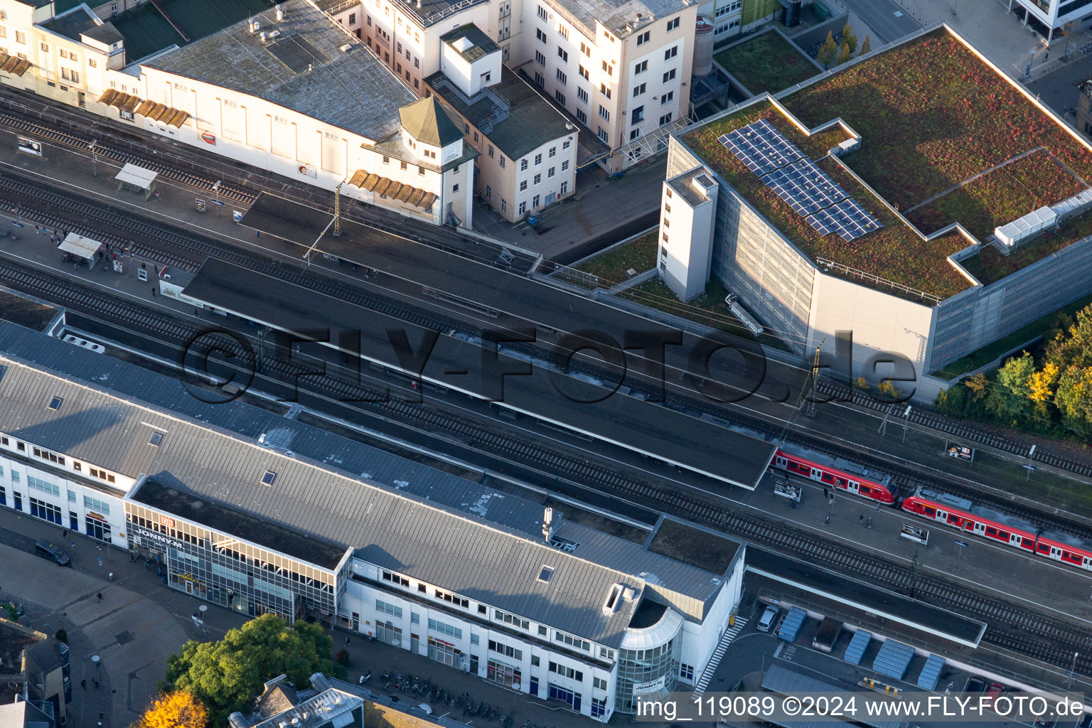 Bahnhofparkhaus im Ortsteil Ludwigsburg-Mitte im Bundesland Baden-Württemberg, Deutschland