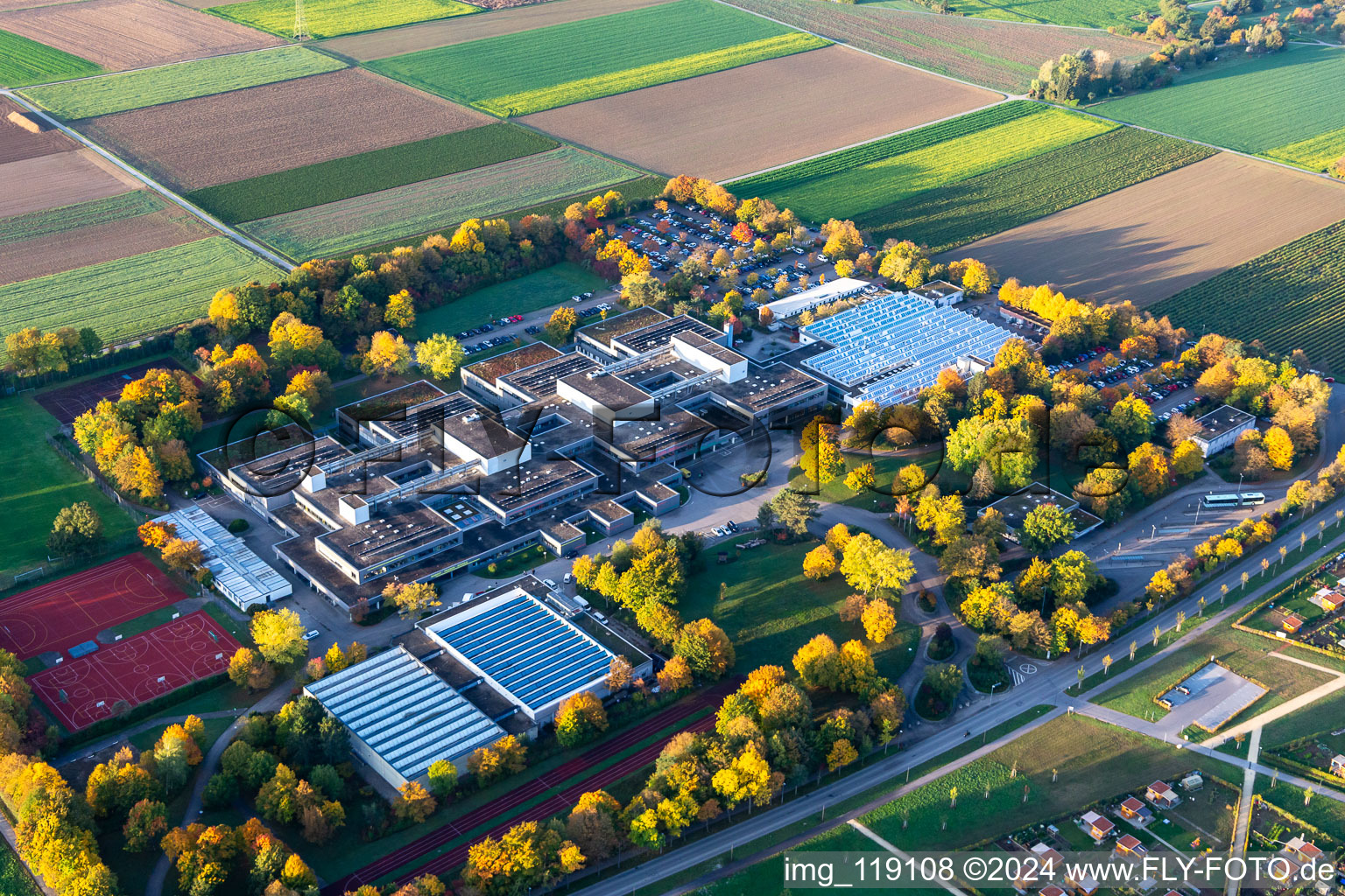 Schulzentrum im Ortsteil Pflugfelden in Kornwestheim im Bundesland Baden-Württemberg, Deutschland