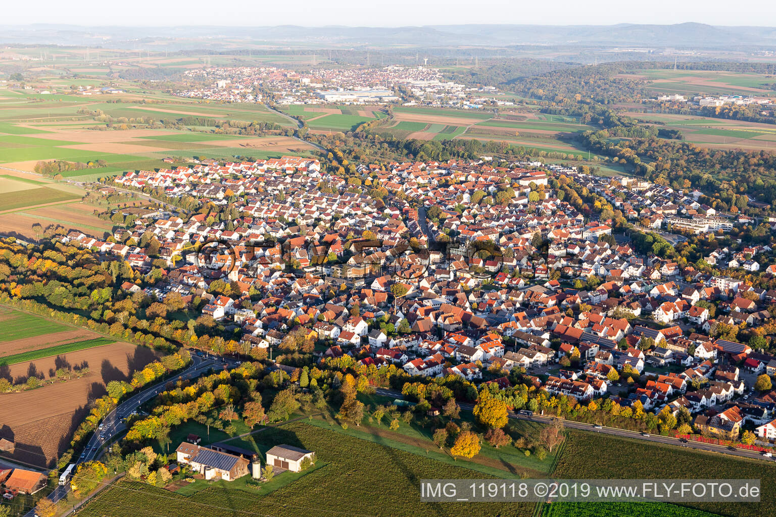 Ortsansicht der Straßen und Häuser der Wohngebiete in Möglingen im Bundesland Baden-Württemberg, Deutschland