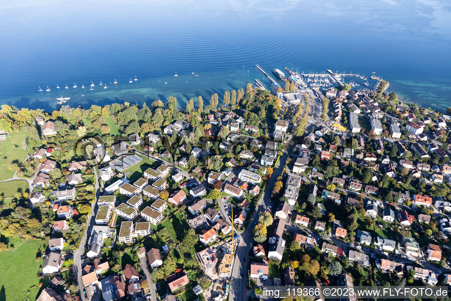 Luftaufnahme von Uferbereiche am Seegebiet des Bodensee im Ortsteil Allmannsdorf in Konstanz im Bundesland Baden-Württemberg, Deutschland