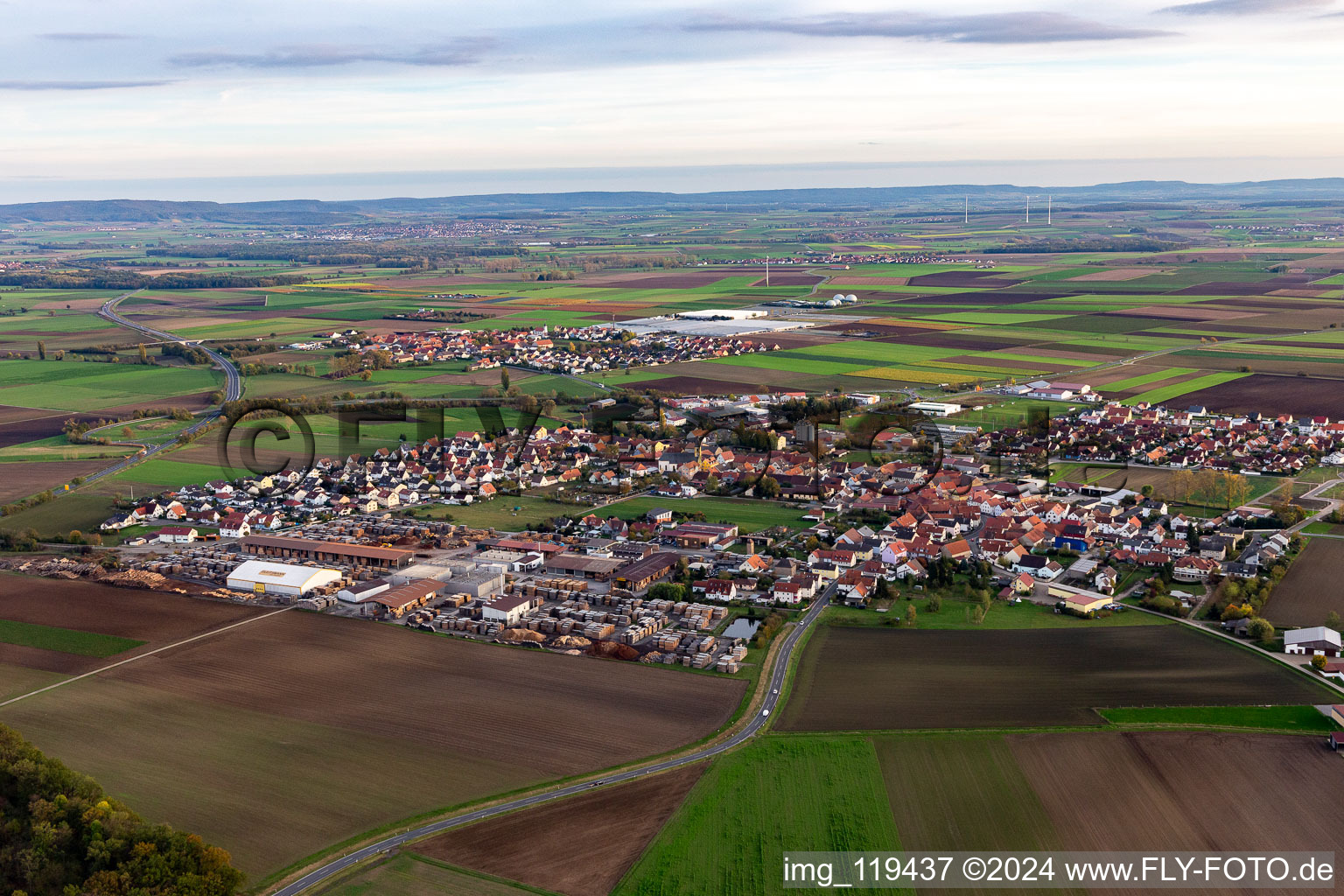 Luftbild von Ortsteil Unterspiesheim in Kolitzheim im Bundesland Bayern, Deutschland