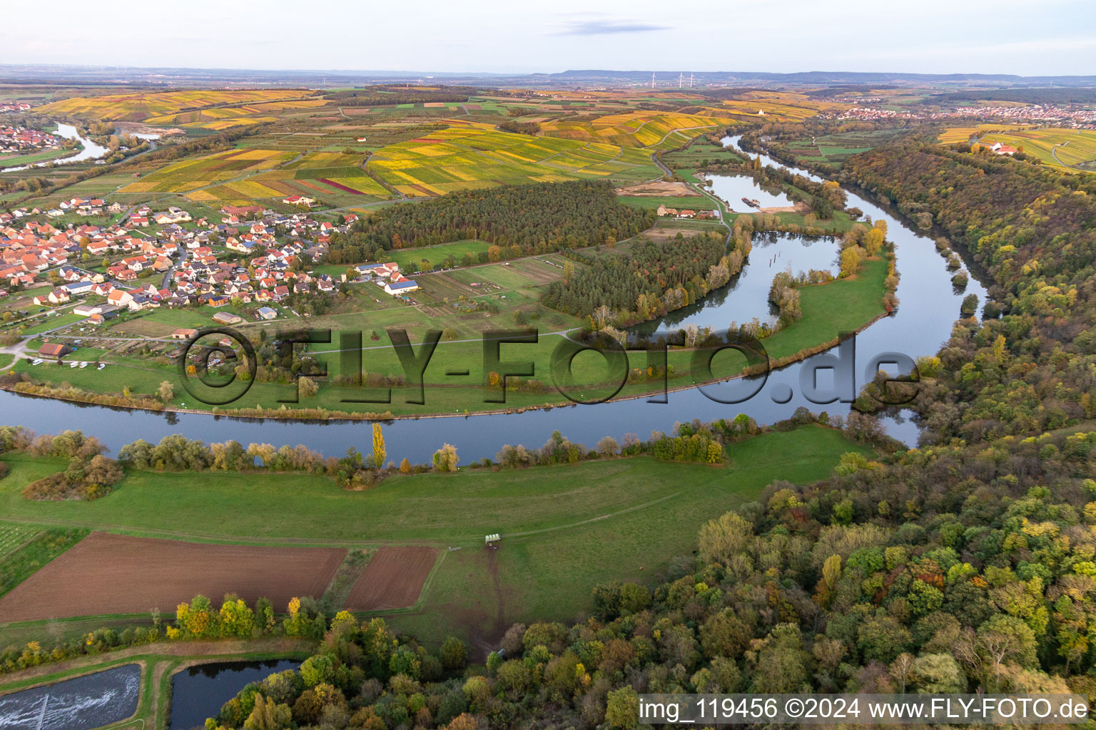 Luftbild von Ortsteil Fahr in Volkach im Bundesland Bayern, Deutschland