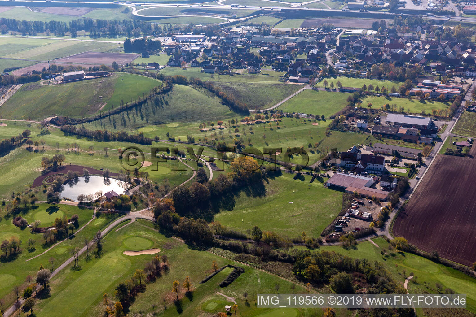 Gelände des Golfplatz des Golfclub Steigerwald in Geiselwind e. V. in Geiselwind im Bundesland Bayern, Deutschland von oben