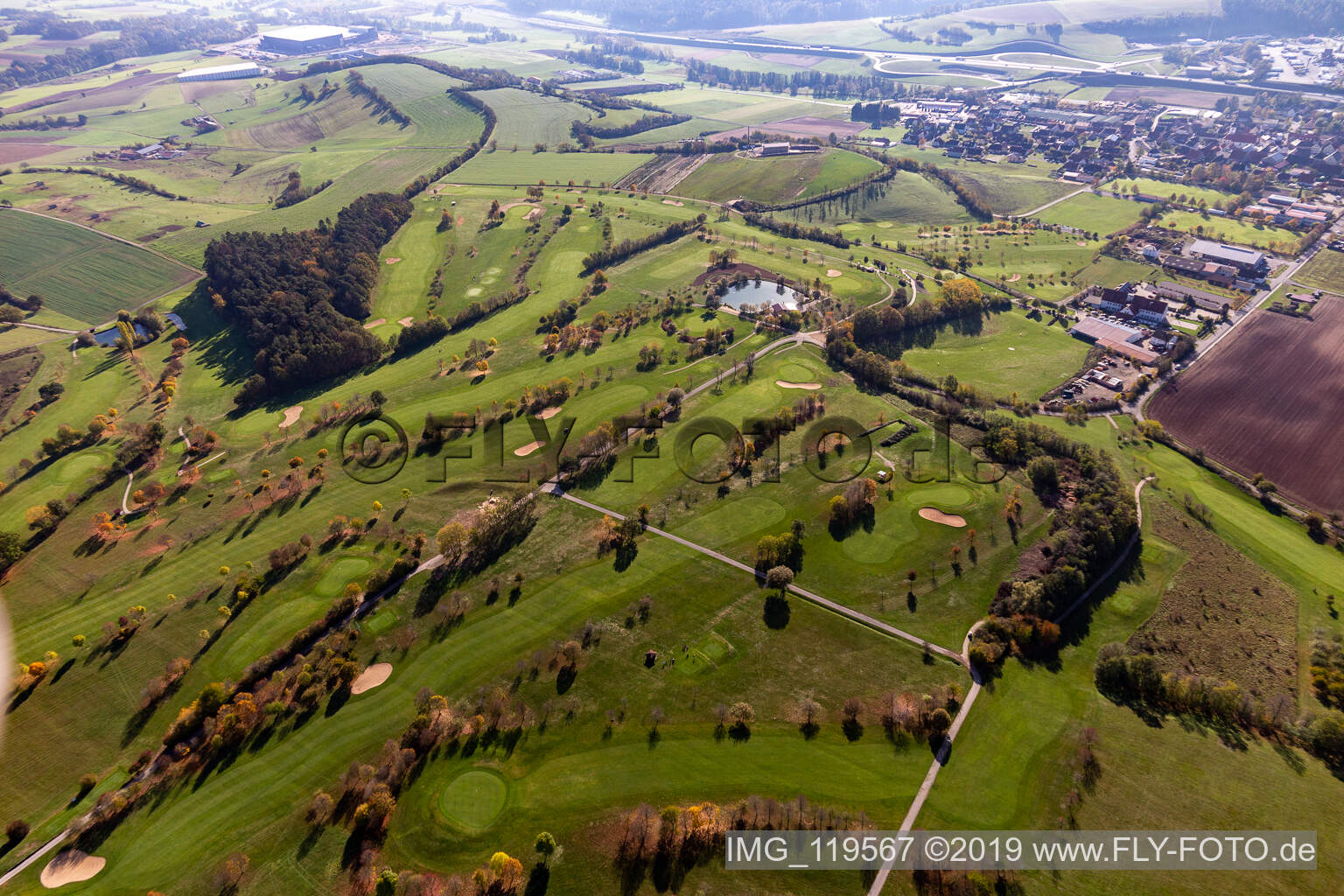 Gelände des Golfplatz des Golfclub Steigerwald in Geiselwind e. V. in Geiselwind im Bundesland Bayern, Deutschland aus der Luft