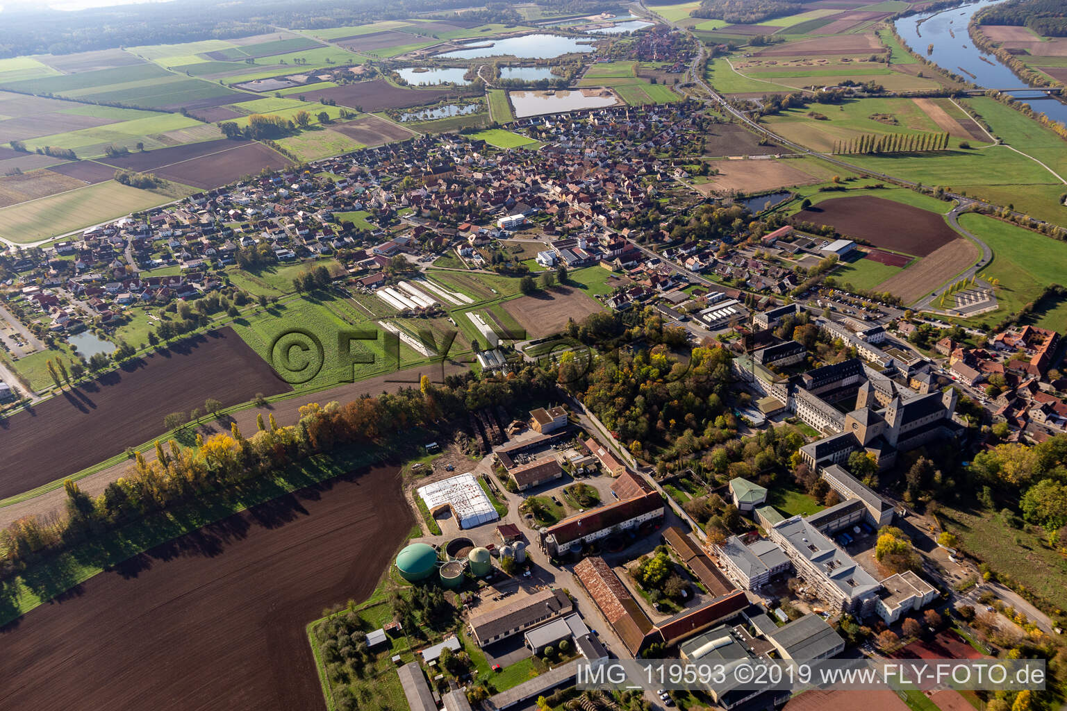 Luftaufnahme von Abtei Münsterschwarzach im Bundesland Bayern, Deutschland