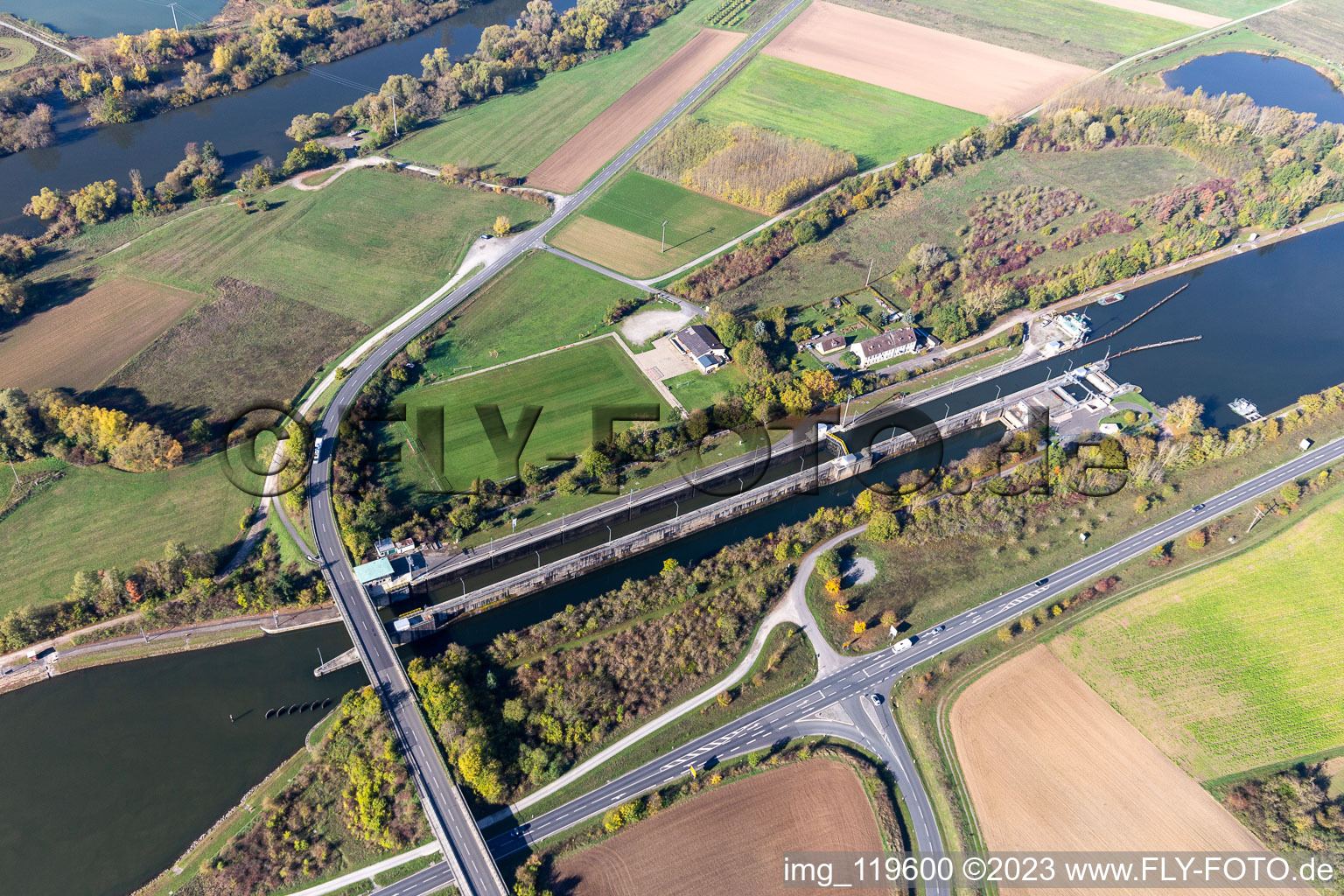 Luftbild von Schleuse Gerlachshausen des Wasserstraßen- und Schifffahrtsamt Schweinfurt am Mainkanal in Gerlachshausen in Schwarzach am Main im Bundesland Bayern, Deutschland