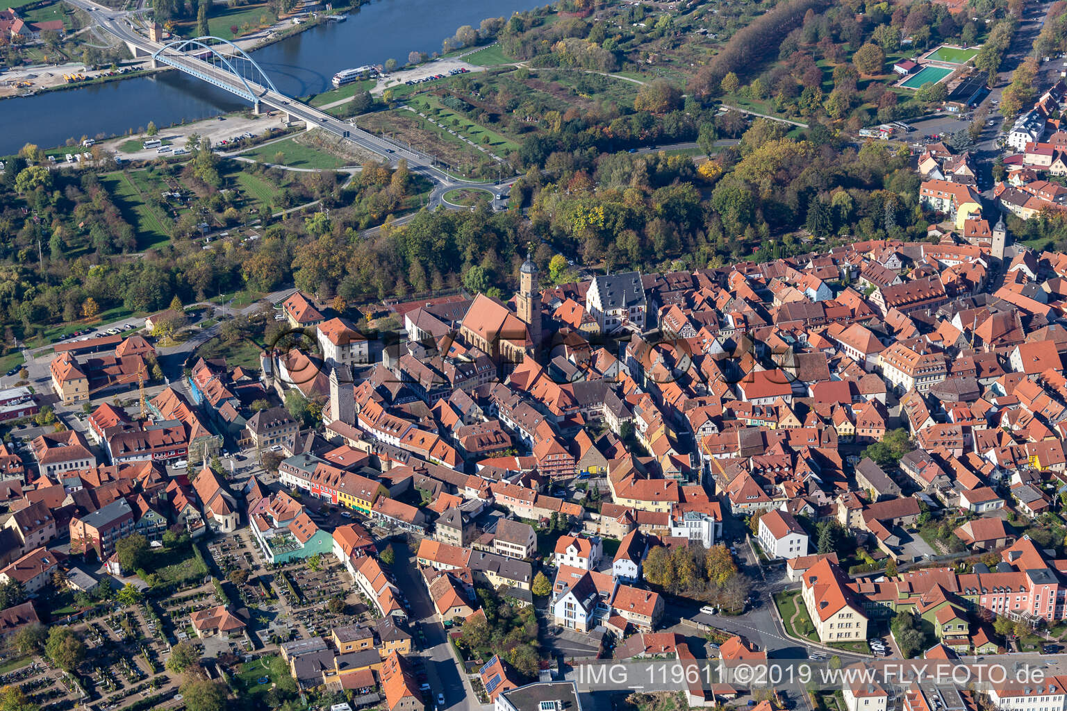 Volkach im Bundesland Bayern, Deutschland aus der Drohnenperspektive
