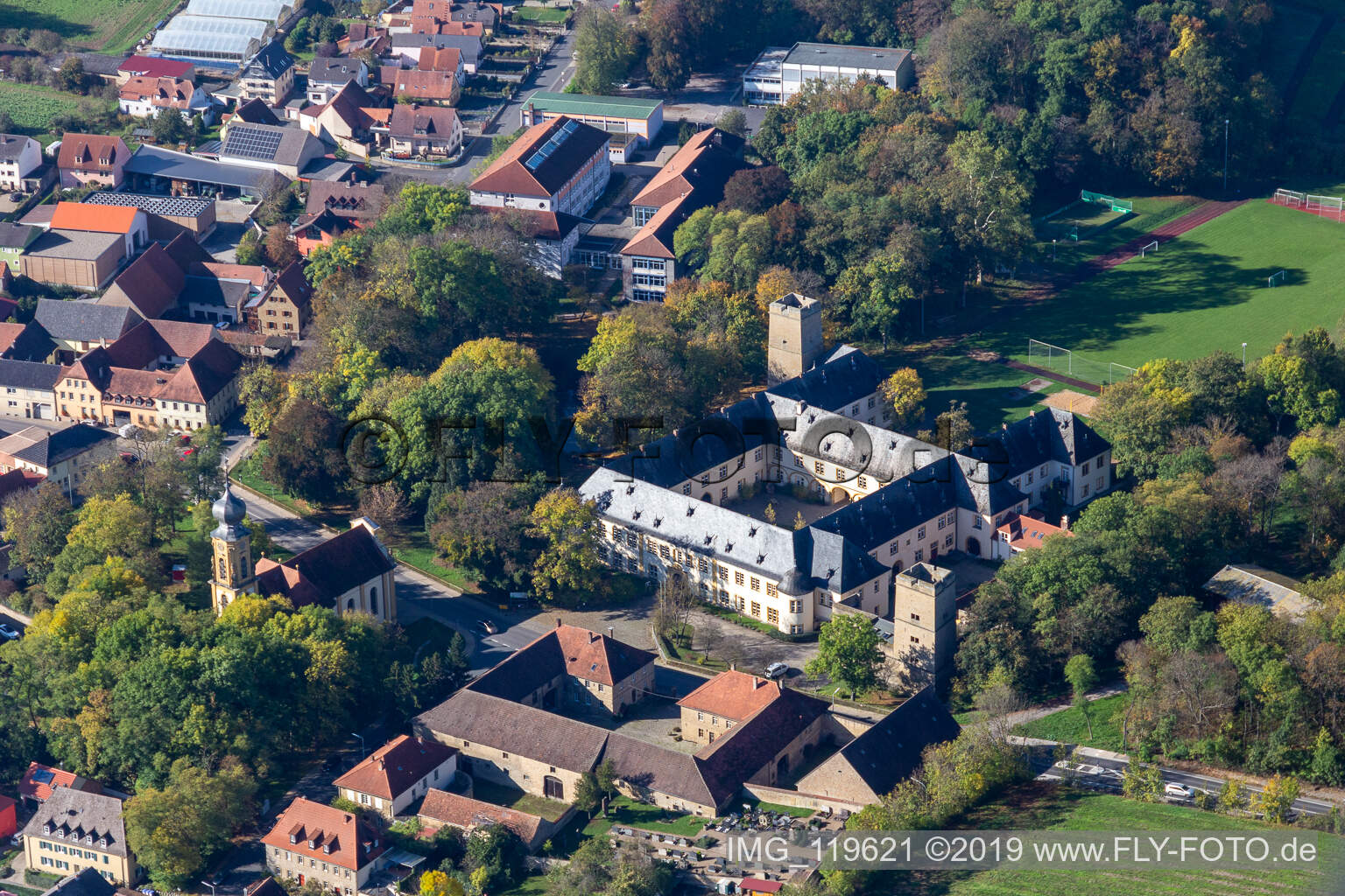 Luftbild von Gräflich Schönborn'sches Schloss Gaibach im Bundesland Bayern, Deutschland