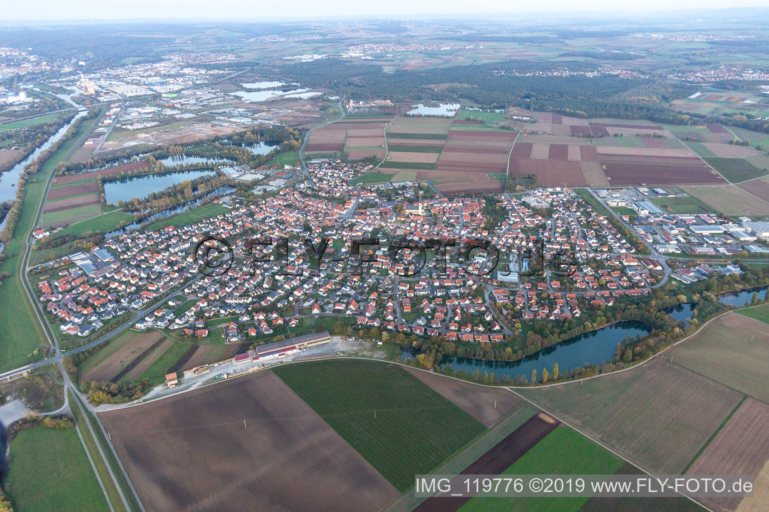 Drohnenaufname von Grafenrheinfeld im Bundesland Bayern, Deutschland