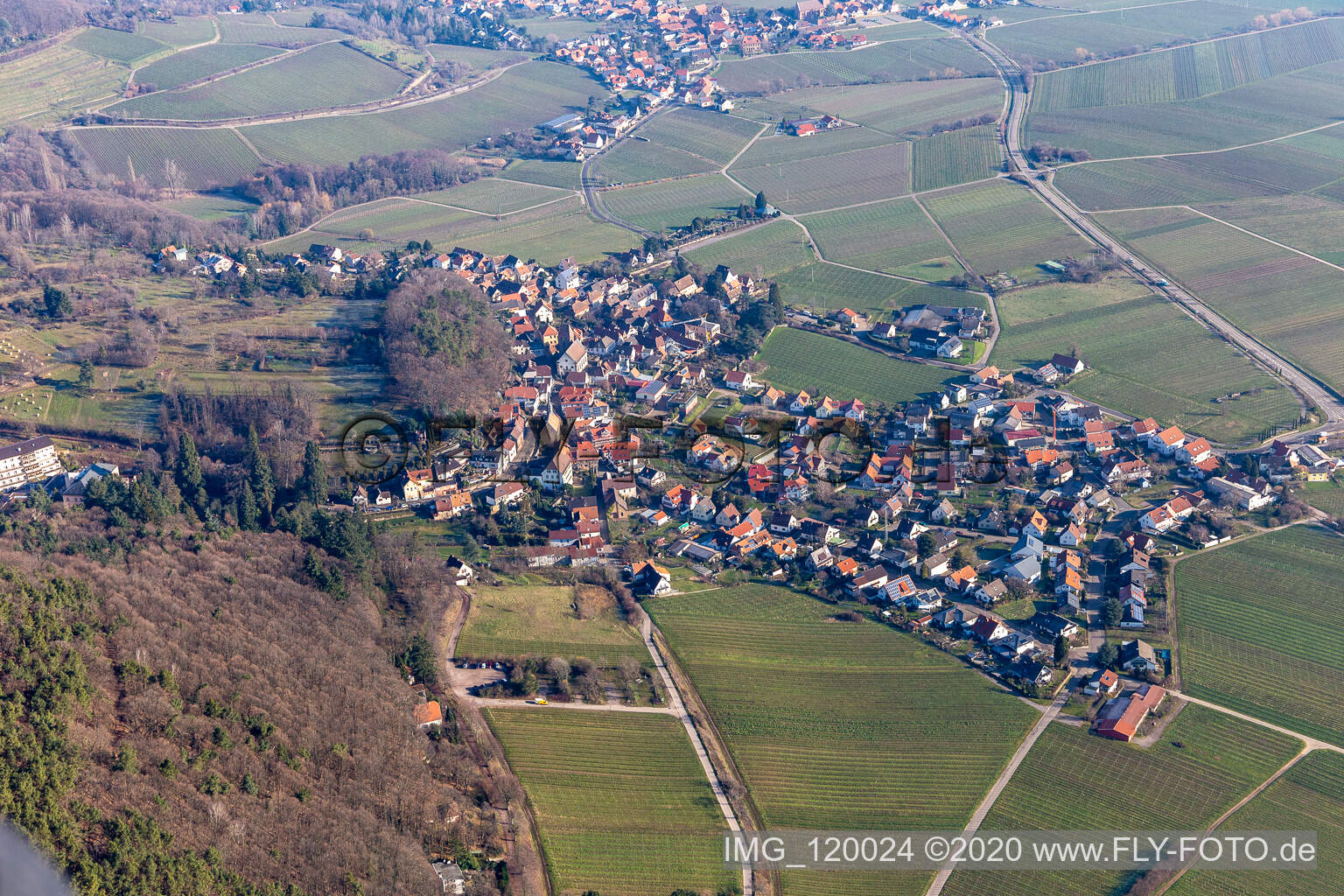 Gleisweiler im Bundesland Rheinland-Pfalz, Deutschland von oben gesehen