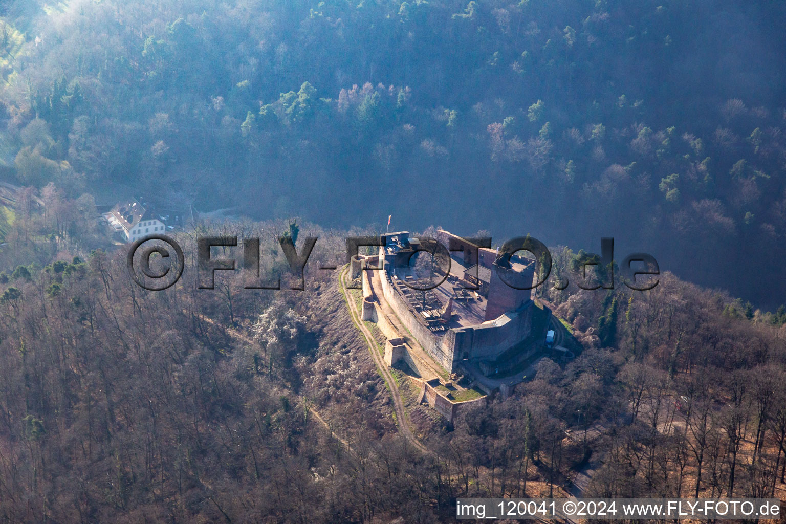 Ruine Burg Landeck in Klingenmünster im Bundesland Rheinland-Pfalz, Deutschland