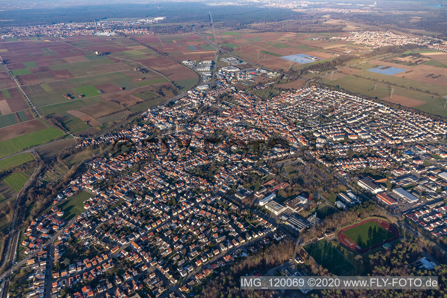 Rülzheim im Bundesland Rheinland-Pfalz, Deutschland von der Drohne aus gesehen