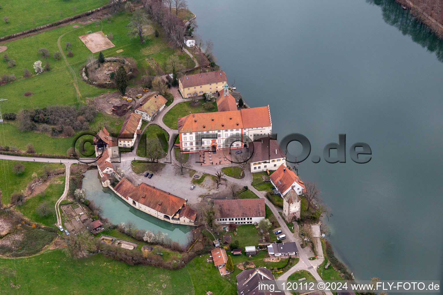 Gebäudekomplex der Hotelanlage Schloss Beuggen in Rheinfelden im Bundesland Baden-Württemberg, Deutschland