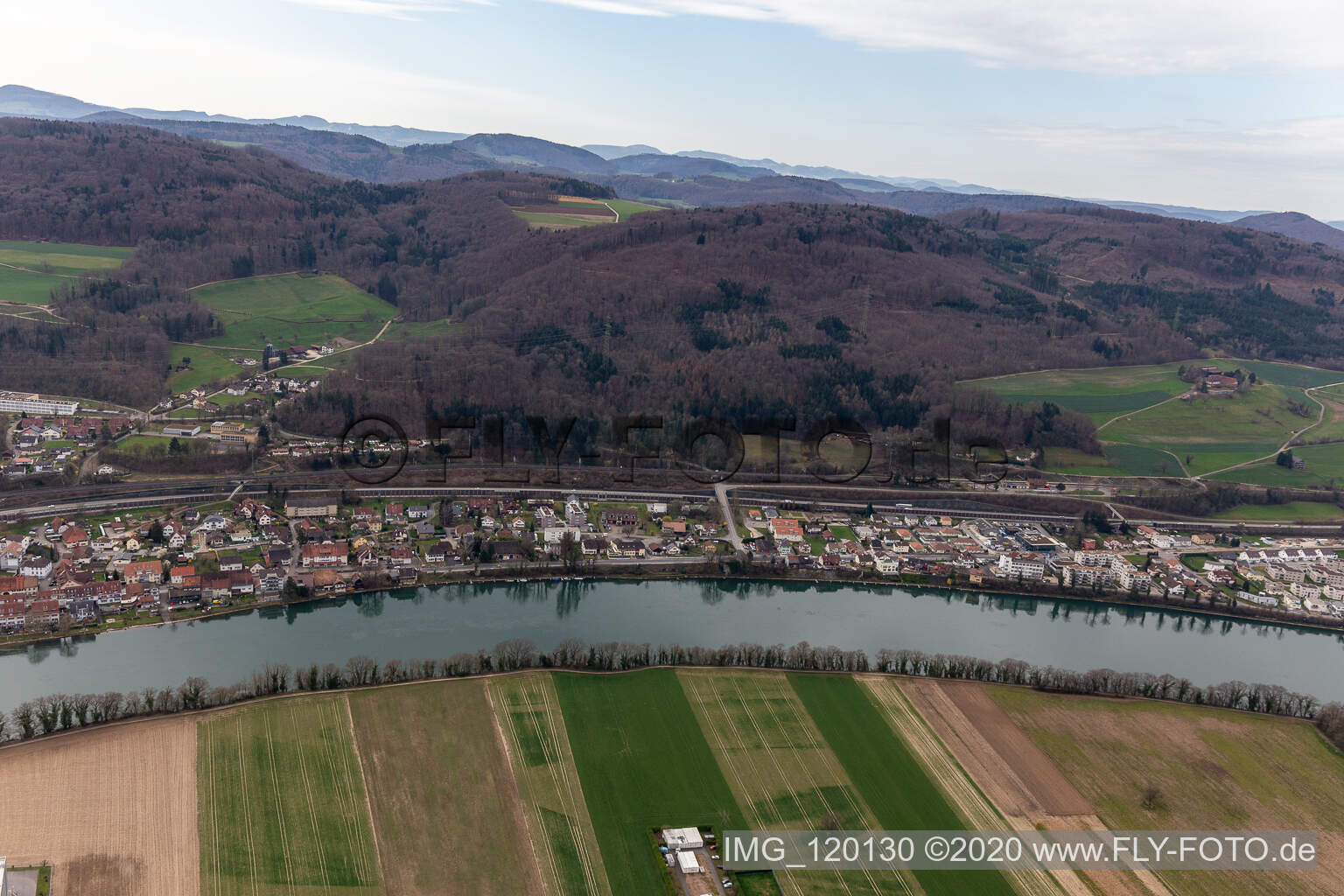 Luftbild von Mumpf im Bundesland Aargau, Schweiz