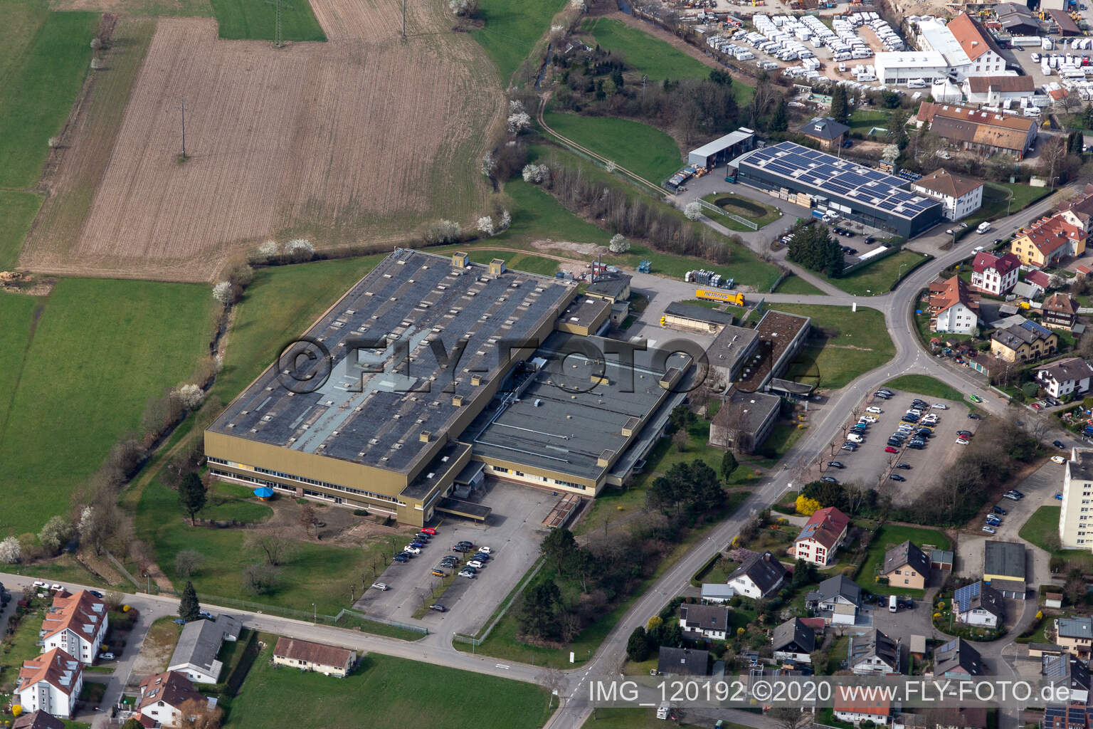Firmengelände der Global Safety Textiles mit Hallen, Firmengebäuden und Produktionsstätten in Maulburg im Bundesland Baden-Württemberg, Deutschland