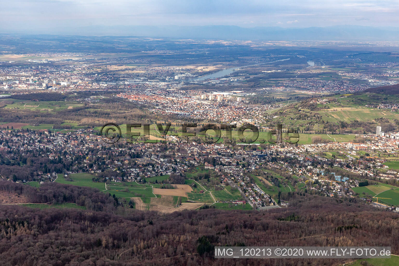 Luftbild von Riehen im Bundesland Basel-Stadt, Schweiz
