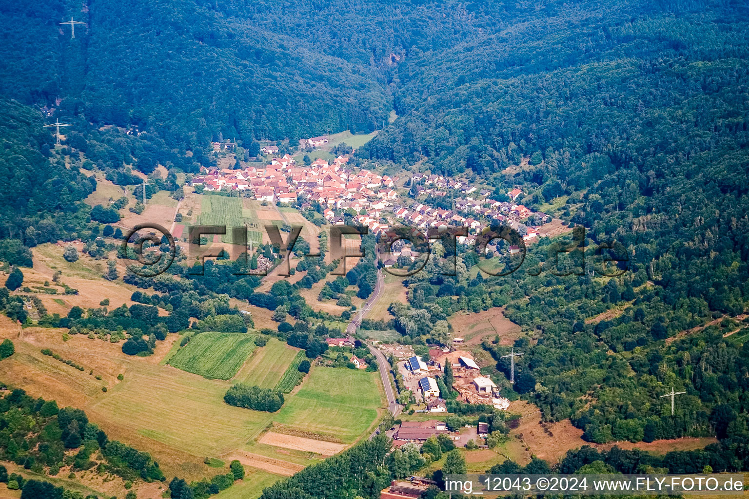 Ortsteil Gräfenhausen in Annweiler am Trifels im Bundesland Rheinland-Pfalz, Deutschland von oben gesehen