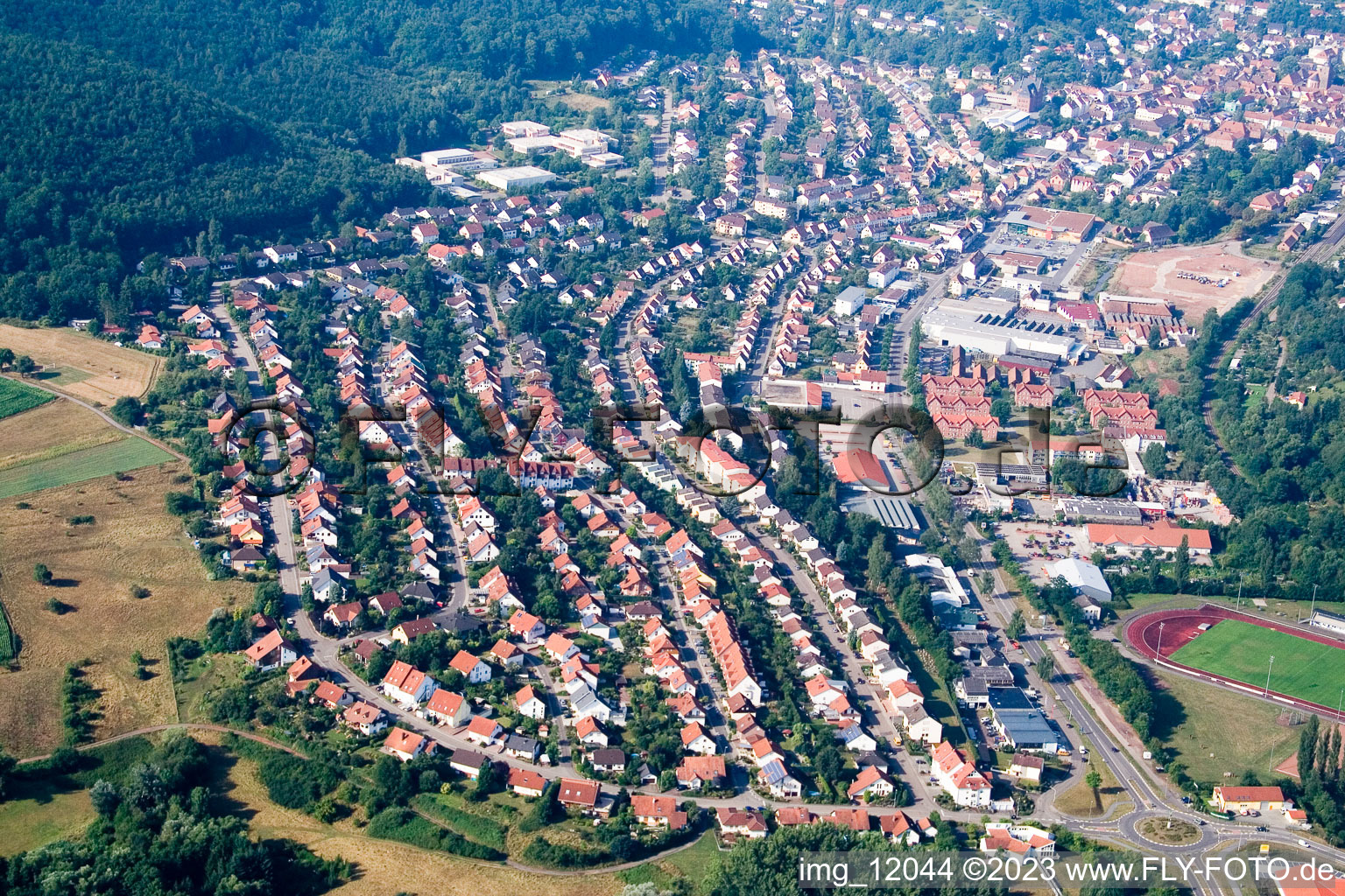 Luftbild von Ortsteil Queichhambach in Annweiler am Trifels im Bundesland Rheinland-Pfalz, Deutschland