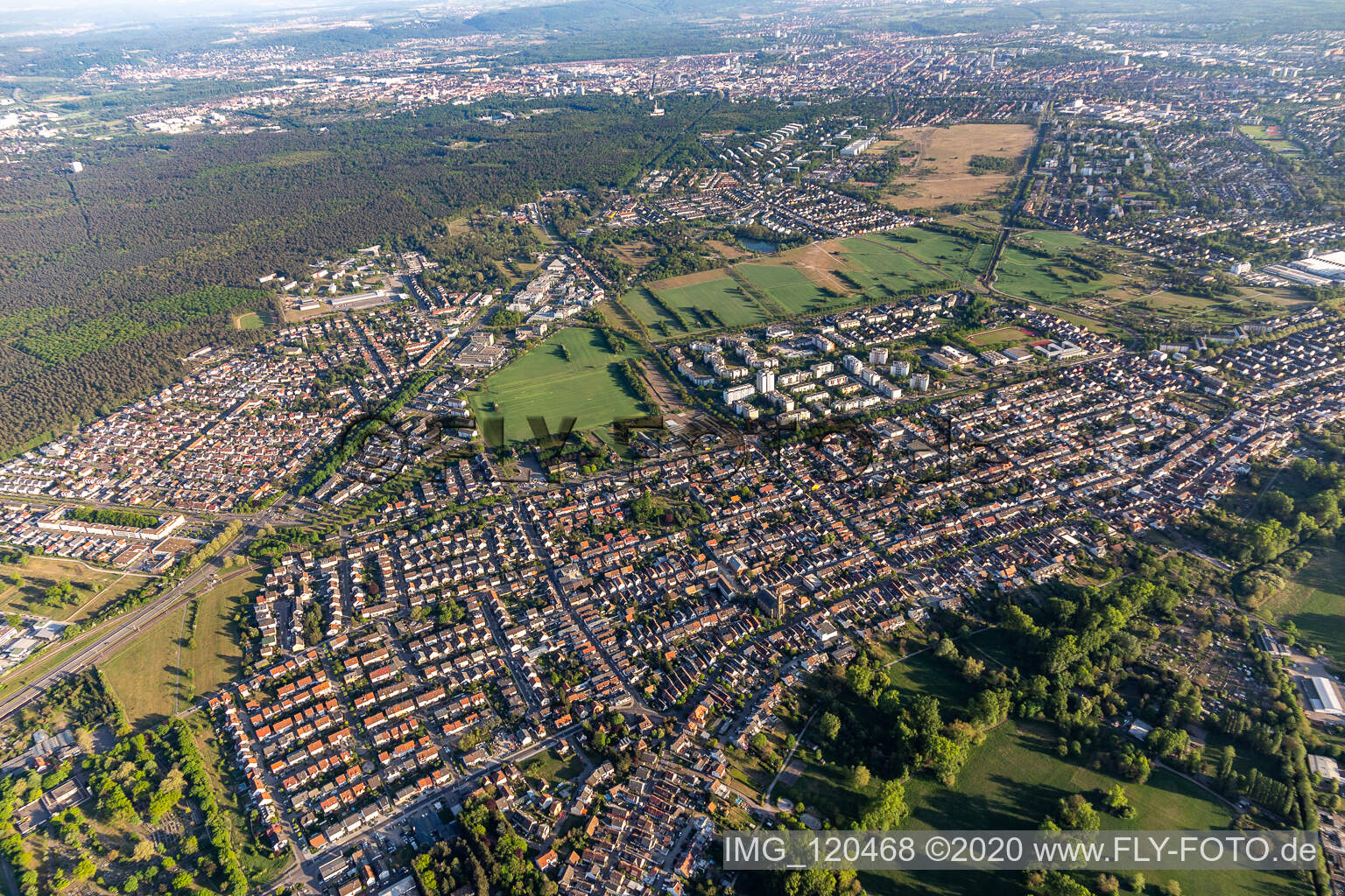 Luftbild von Ortsteil Neureut in Karlsruhe im Bundesland Baden-Württemberg, Deutschland