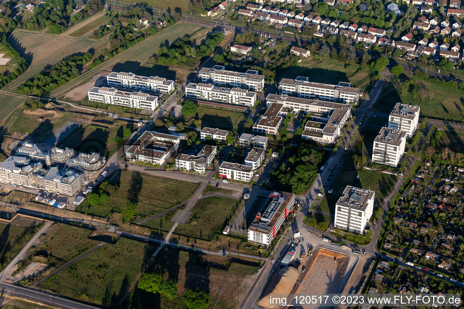 Technologiepark im Ortsteil Rintheim in Karlsruhe im Bundesland Baden-Württemberg, Deutschland von einer Drohne aus
