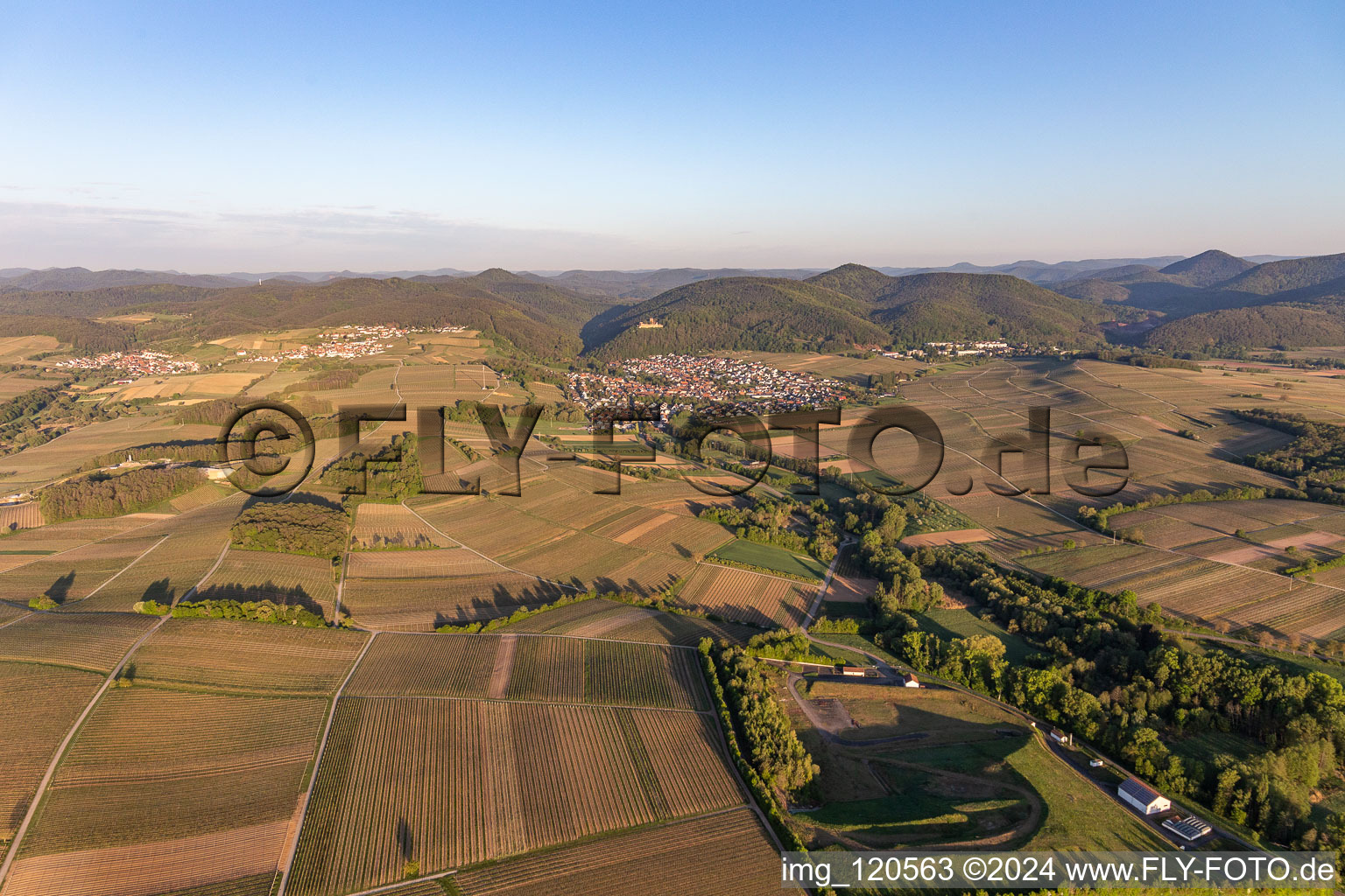 Drohnenbild von Klingenmünster im Bundesland Rheinland-Pfalz, Deutschland