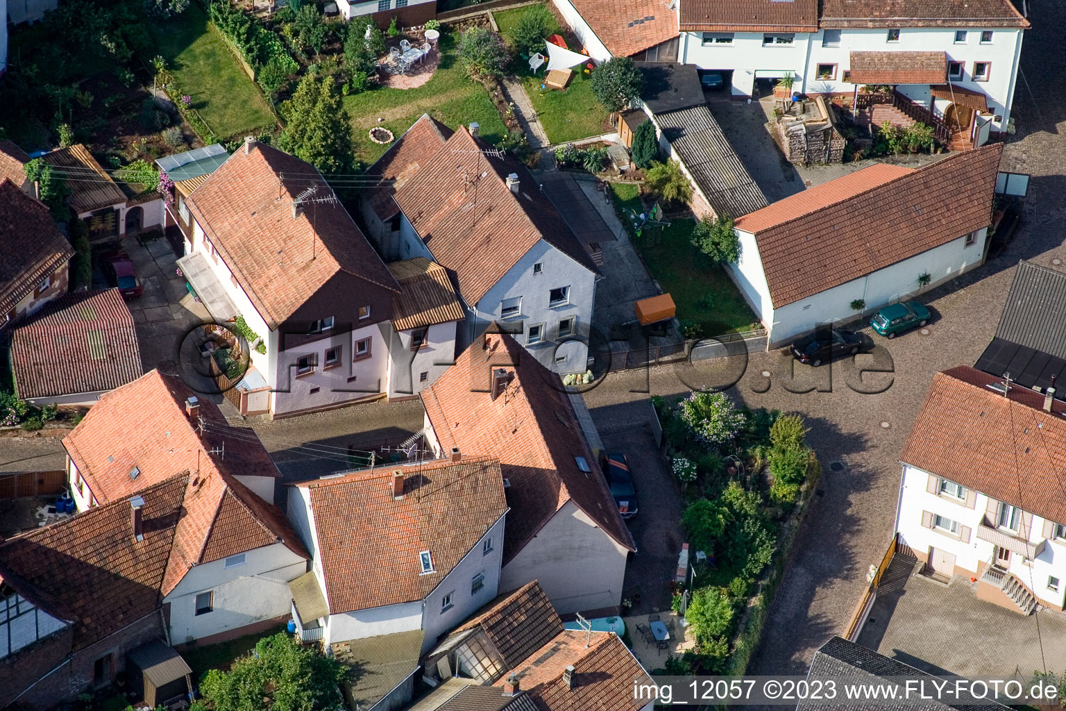 Ortsteil Gräfenhausen in Annweiler am Trifels im Bundesland Rheinland-Pfalz, Deutschland von einer Drohne aus