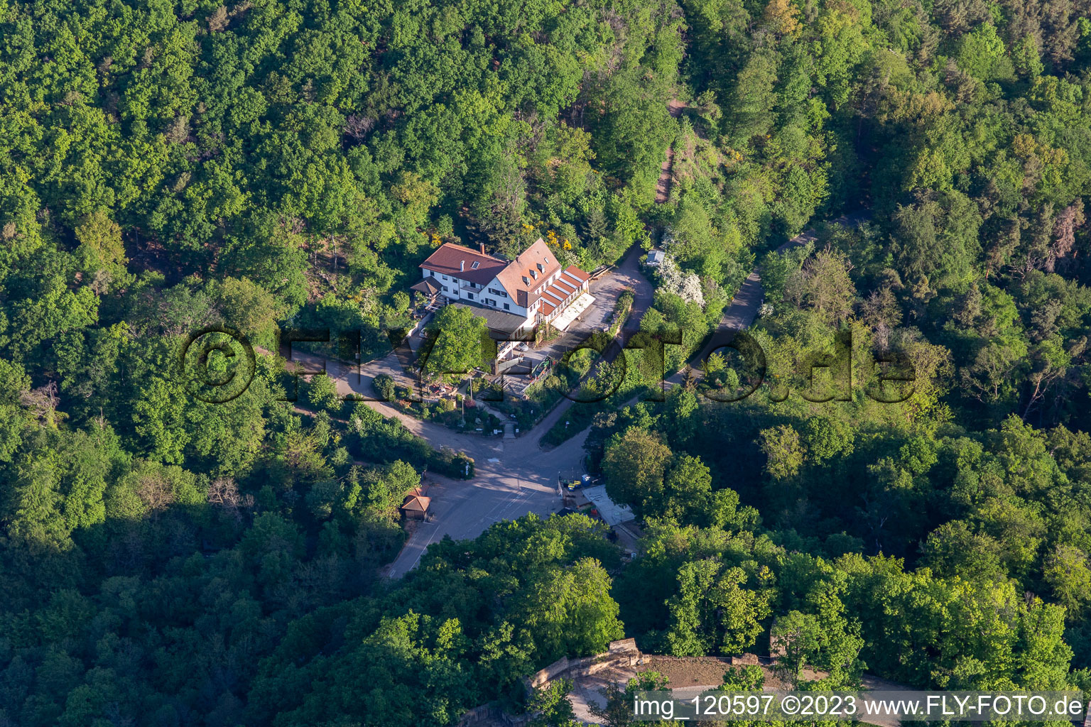 Burgschänke Rittersberg im Ortsteil Hambach an der Weinstraße in Neustadt an der Weinstraße im Bundesland Rheinland-Pfalz, Deutschland