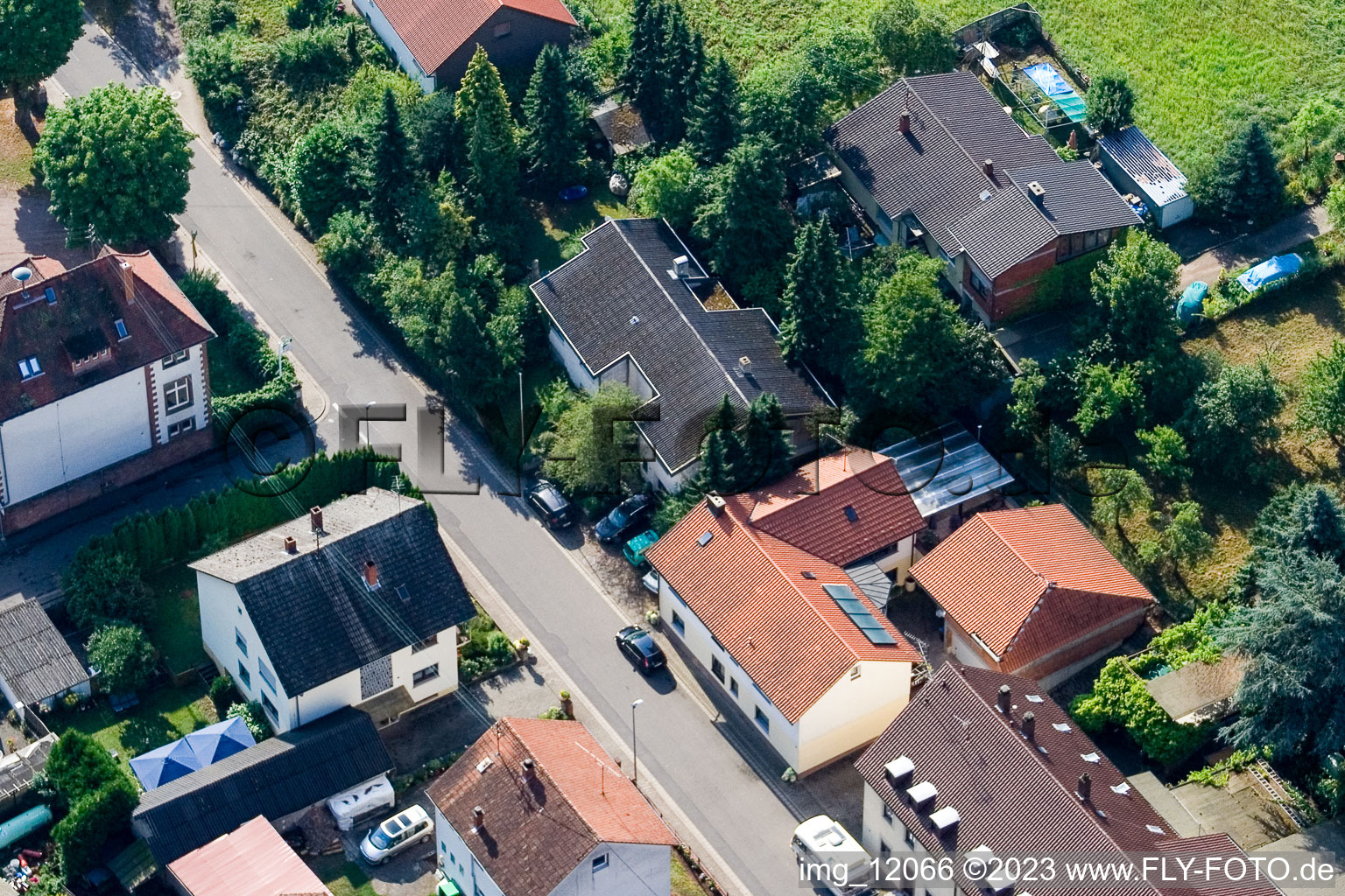 Ortsteil Gräfenhausen in Annweiler am Trifels im Bundesland Rheinland-Pfalz, Deutschland aus der Luft
