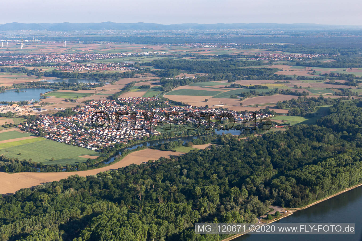 Schrägluftbild von Leimersheim im Bundesland Rheinland-Pfalz, Deutschland