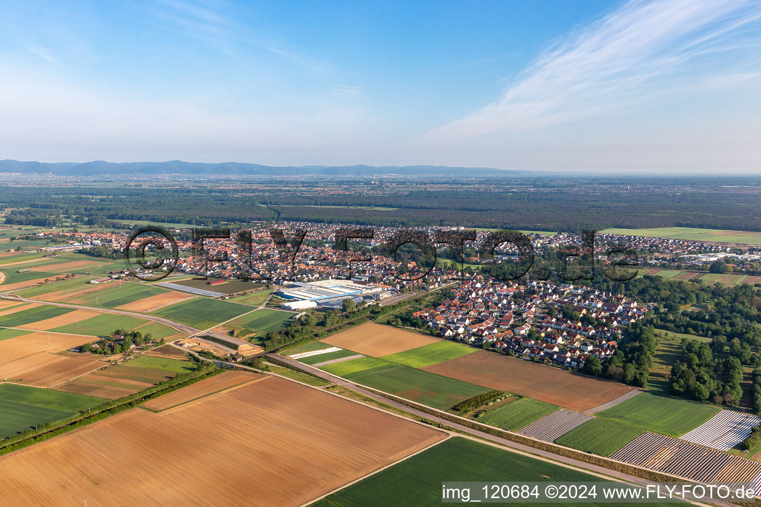 Bellheim im Bundesland Rheinland-Pfalz, Deutschland vom Flugzeug aus