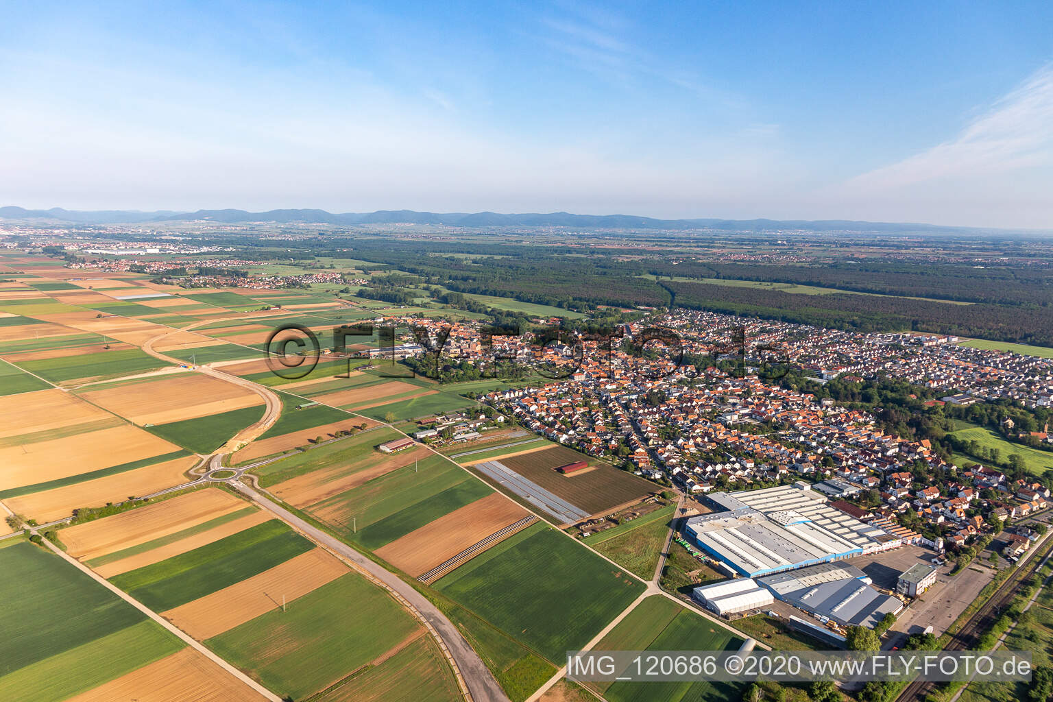 Bellheim im Bundesland Rheinland-Pfalz, Deutschland aus der Luft betrachtet